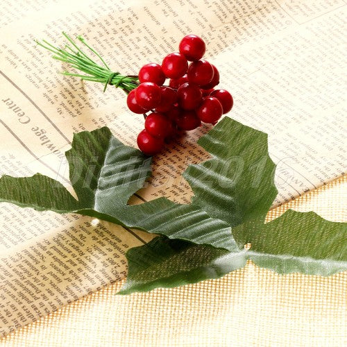 50 Green Holly Leaves & 50 Red Berries – Artificial Decor