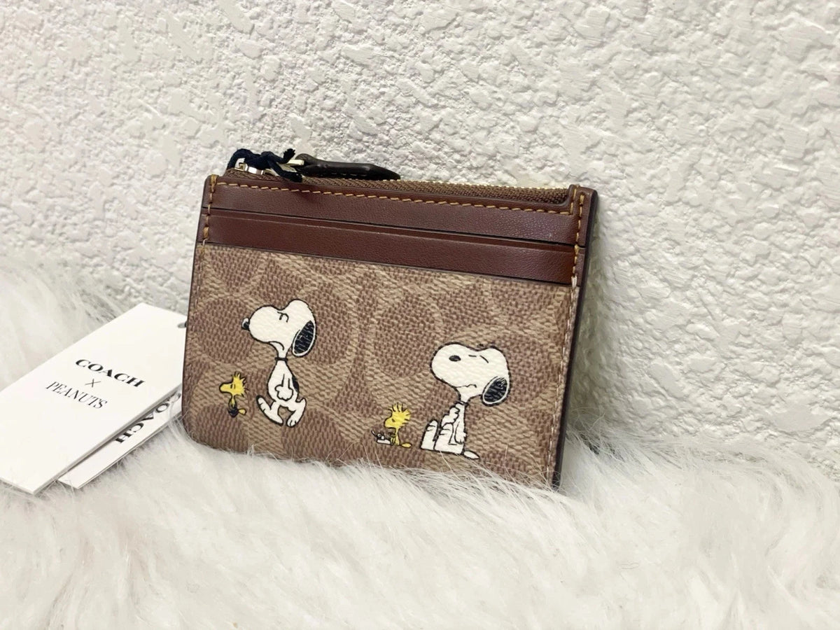Coach x Peanuts Mini Skinny ID Case – Signature Canvas Snoopy