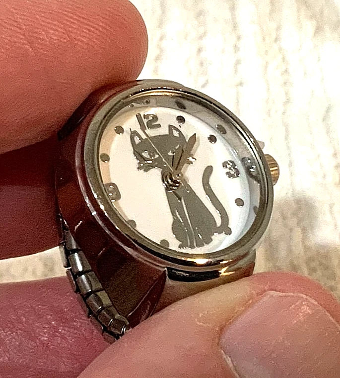Silver Cat Quartz Ring Watch – Adorable Fashion Finger Timepiece