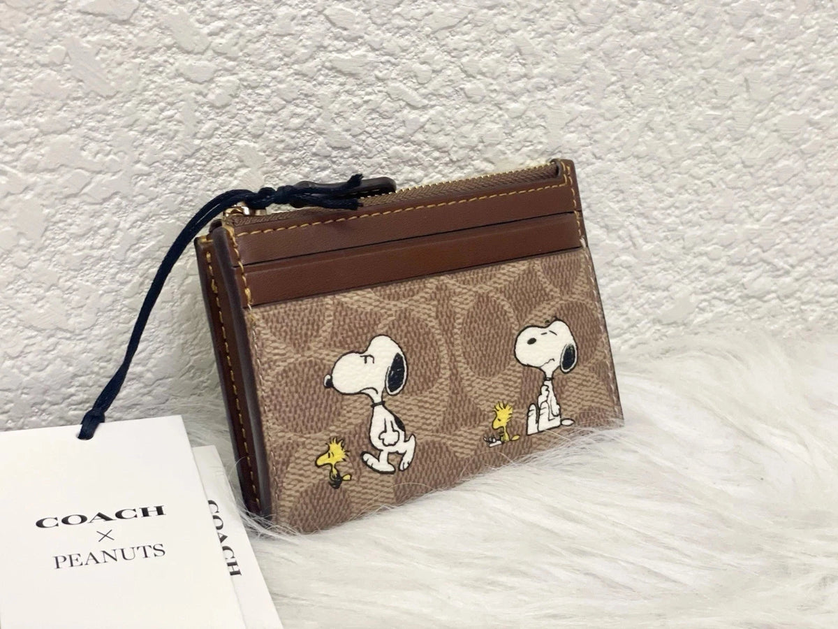 Coach x Peanuts Mini Skinny ID Case – Signature Canvas Snoopy