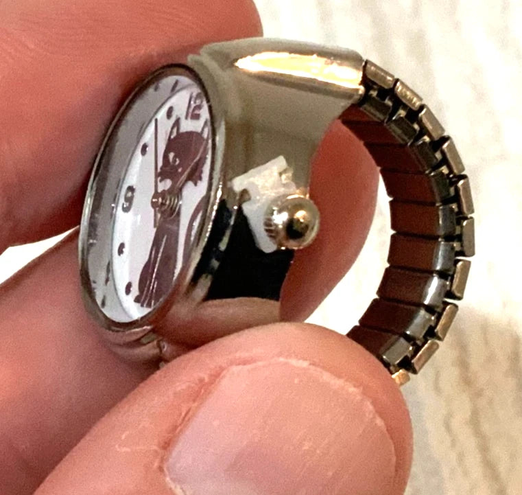 Silver Cat Quartz Ring Watch – Adorable Fashion Finger Timepiece