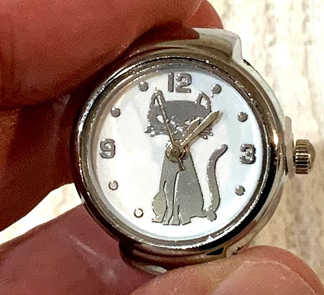 Silver Cat Quartz Ring Watch – Adorable Fashion Finger Timepiece
