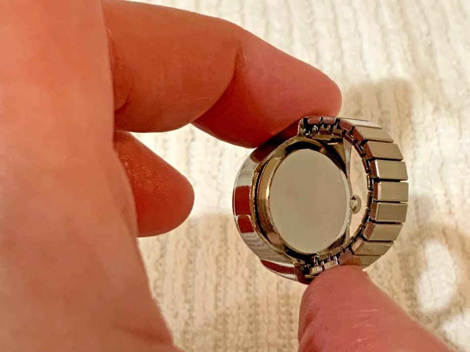 Silver Cat Quartz Ring Watch – Adorable Fashion Finger Timepiece